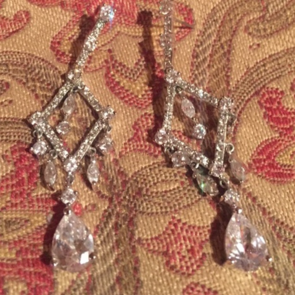 Dangle earrings
